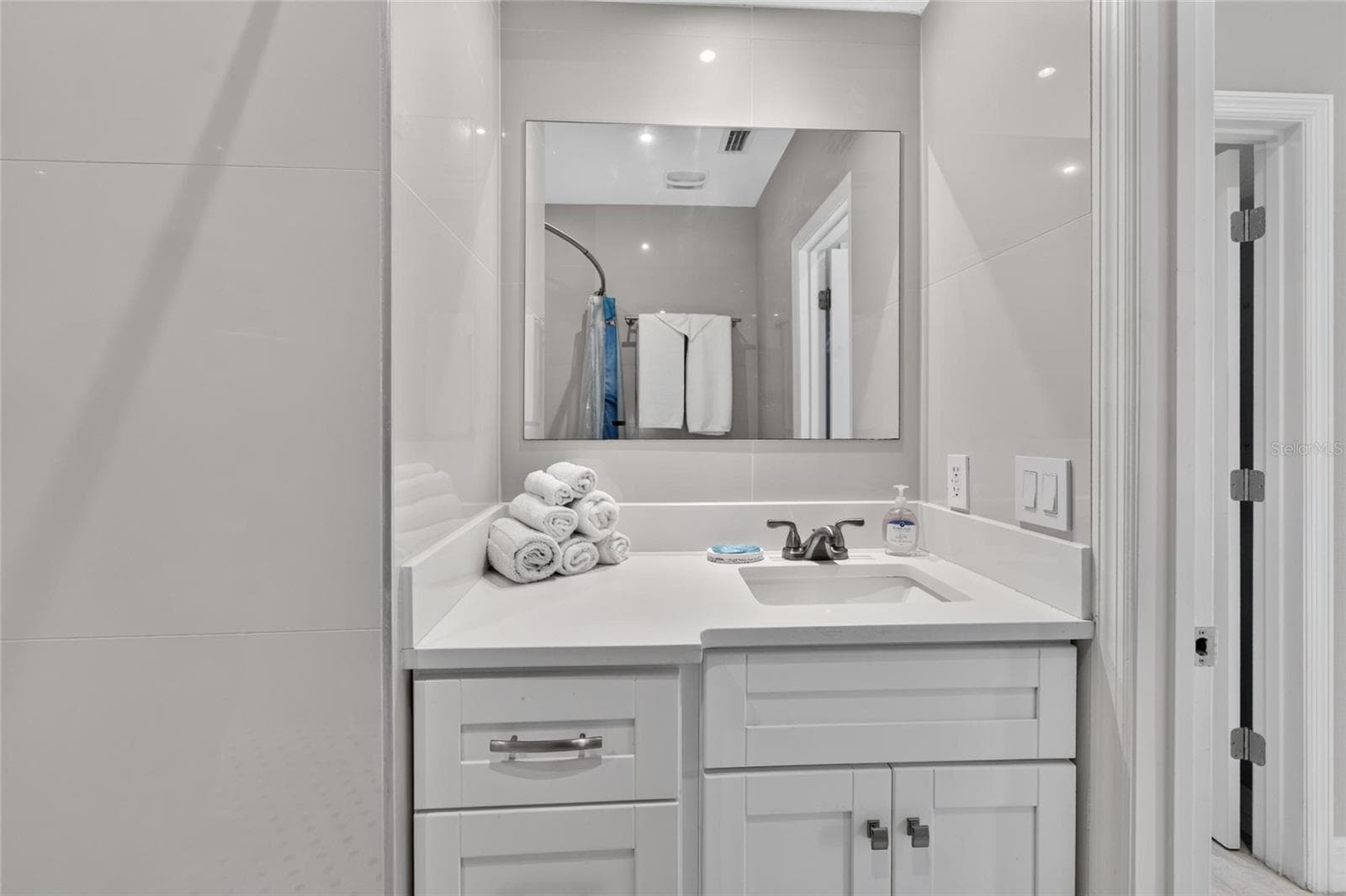Extra-large single sink/vanity - 1236 13TH ST, SARASOTA