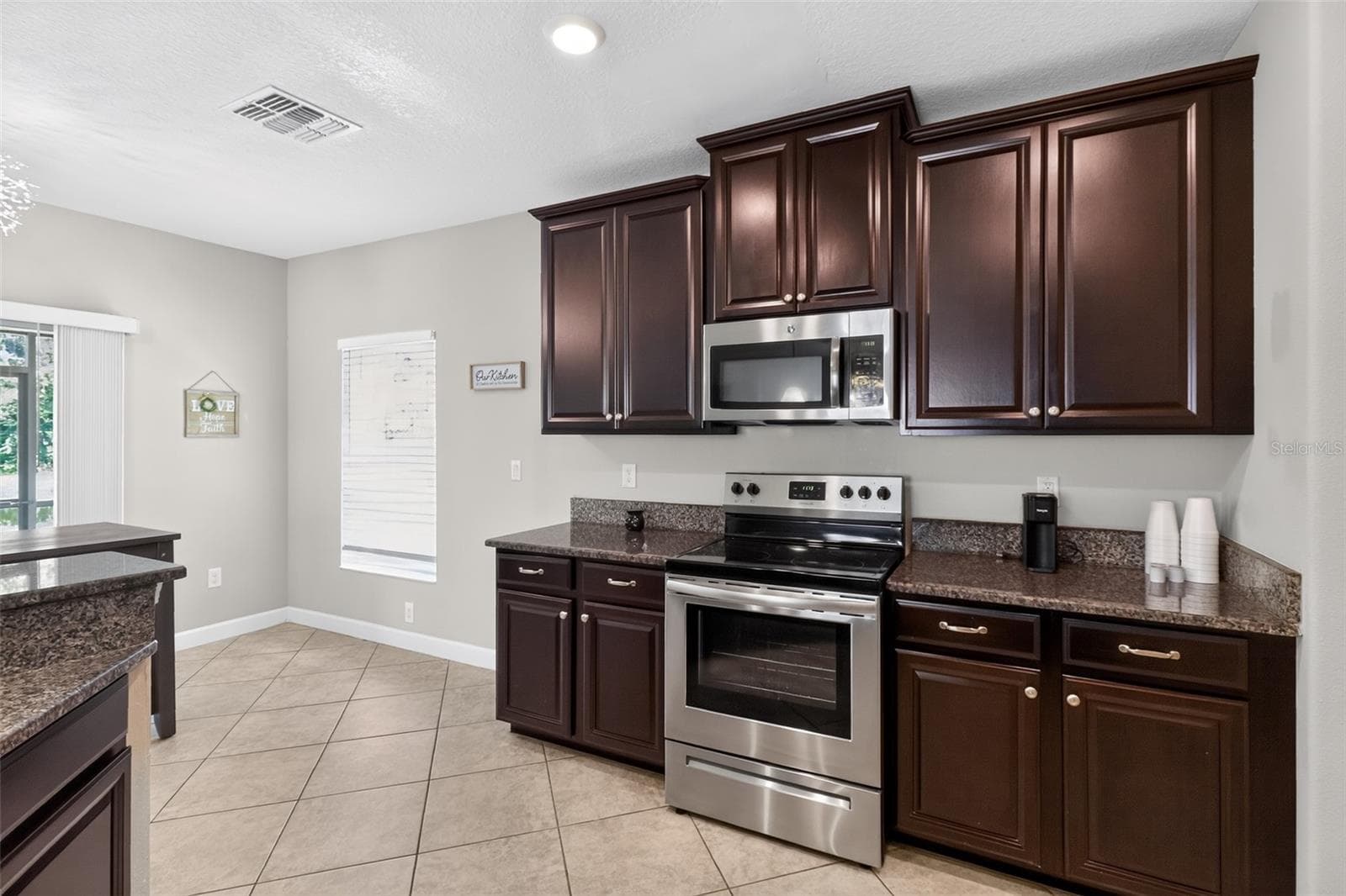 Single Family Residence at 1677 LUDINGTON AVE, WESLEY CHAPEL, photo 6 of 32