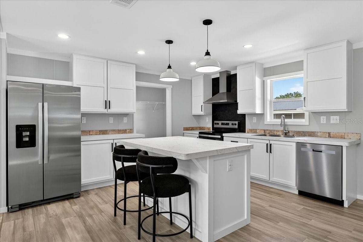 Manufactured Home at 2207 HIALEAH AVE, LEESBURG, photo 10 of 28
