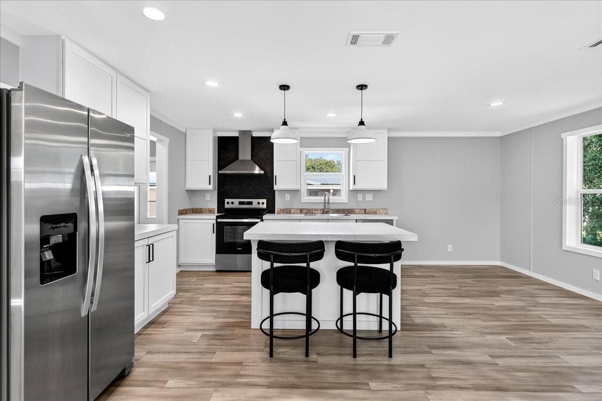 Manufactured Home at 2207 HIALEAH AVE, LEESBURG, photo 12 of 28