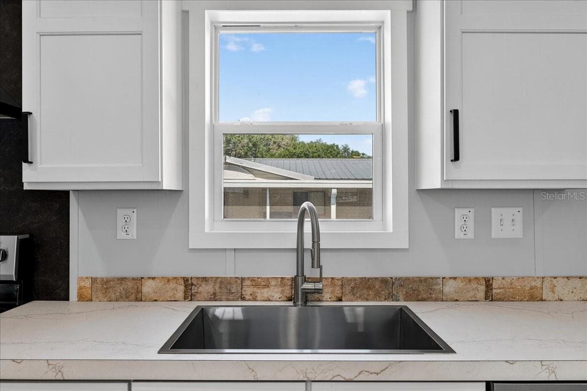 Manufactured Home at 2207 HIALEAH AVE, LEESBURG, photo 15 of 28