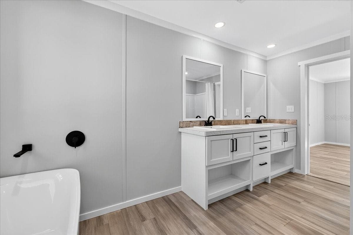 Manufactured Home at 2207 HIALEAH AVE, LEESBURG, photo 21 of 28