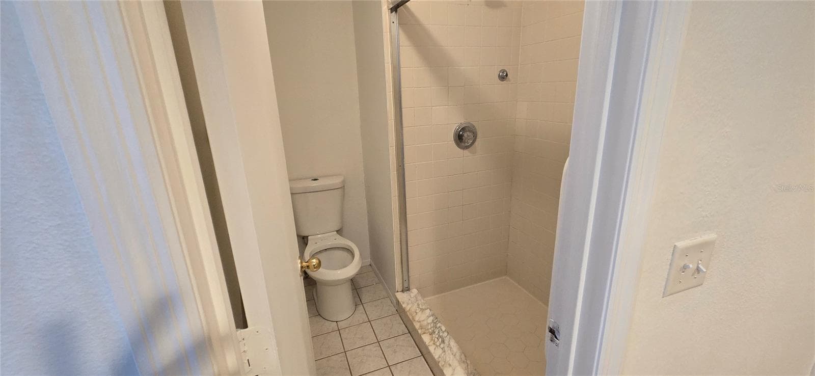 Primary bathroom toilet and shower area - 348 VINEYARD DR, LAKELAND
