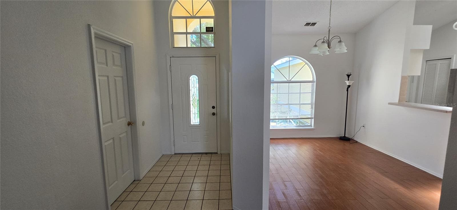 Dining Room and Entrance - 348 VINEYARD DR, LAKELAND