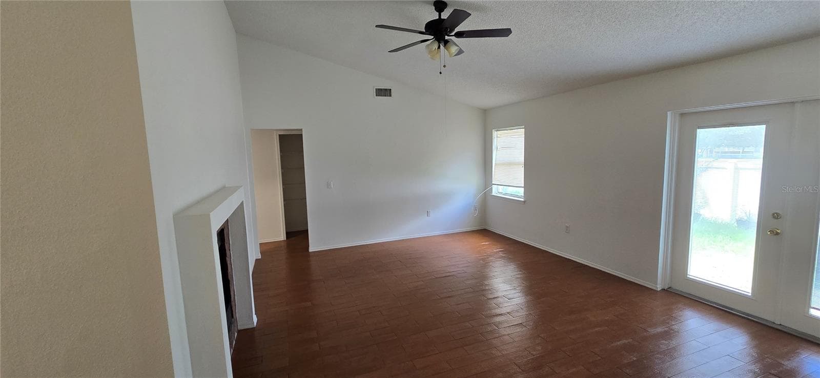 Great Room - 348 VINEYARD DR, LAKELAND