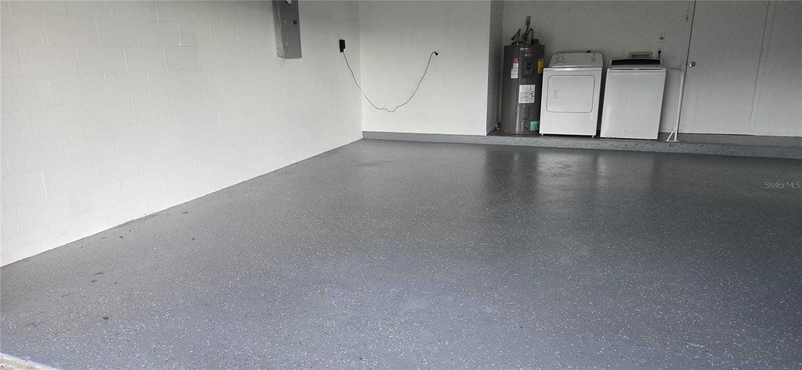 Garage - 348 VINEYARD DR, LAKELAND