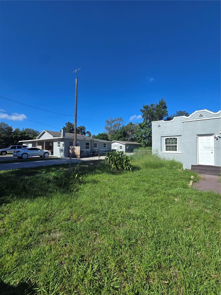 Single Family Residence at 1220 33RD ST NW, WINTER HAVEN, photo 2 of 11