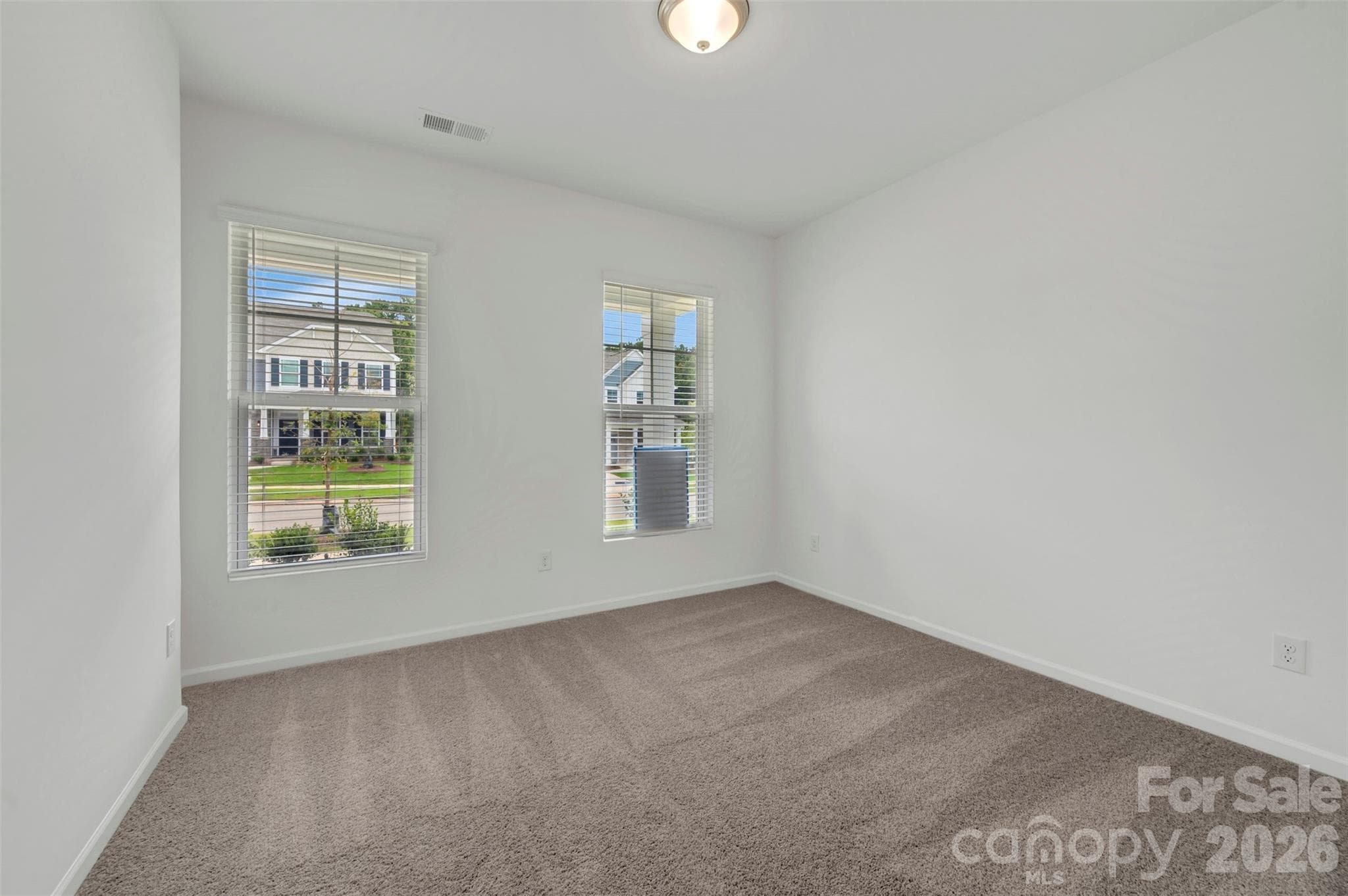 First floor bedroom - Monroe