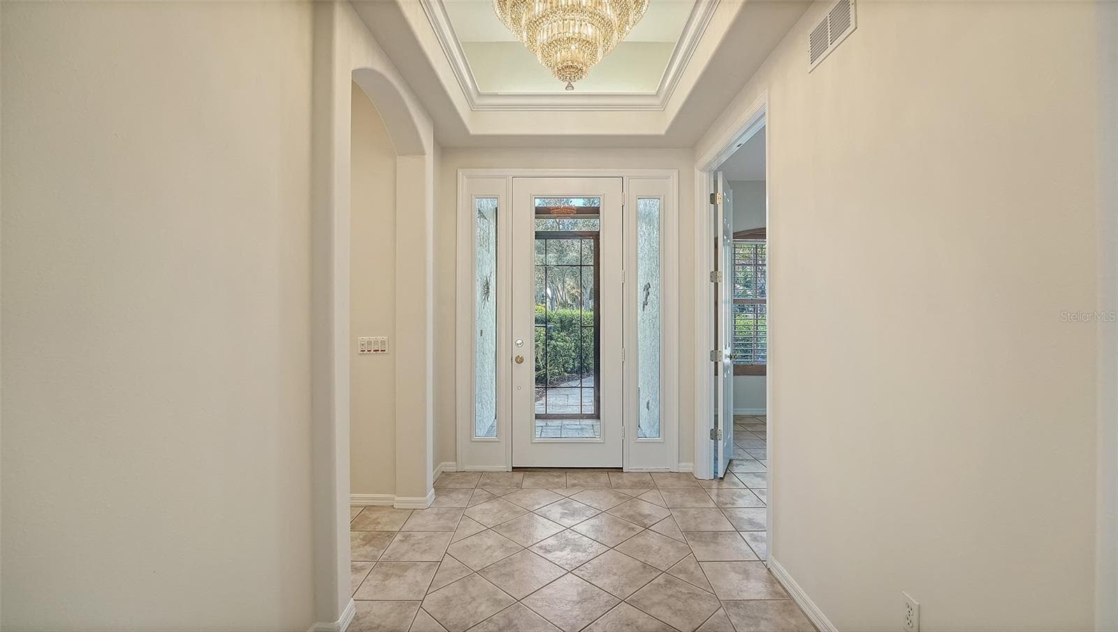 Foyer with tray ceiling - 342 MELROSE CT, VENICE