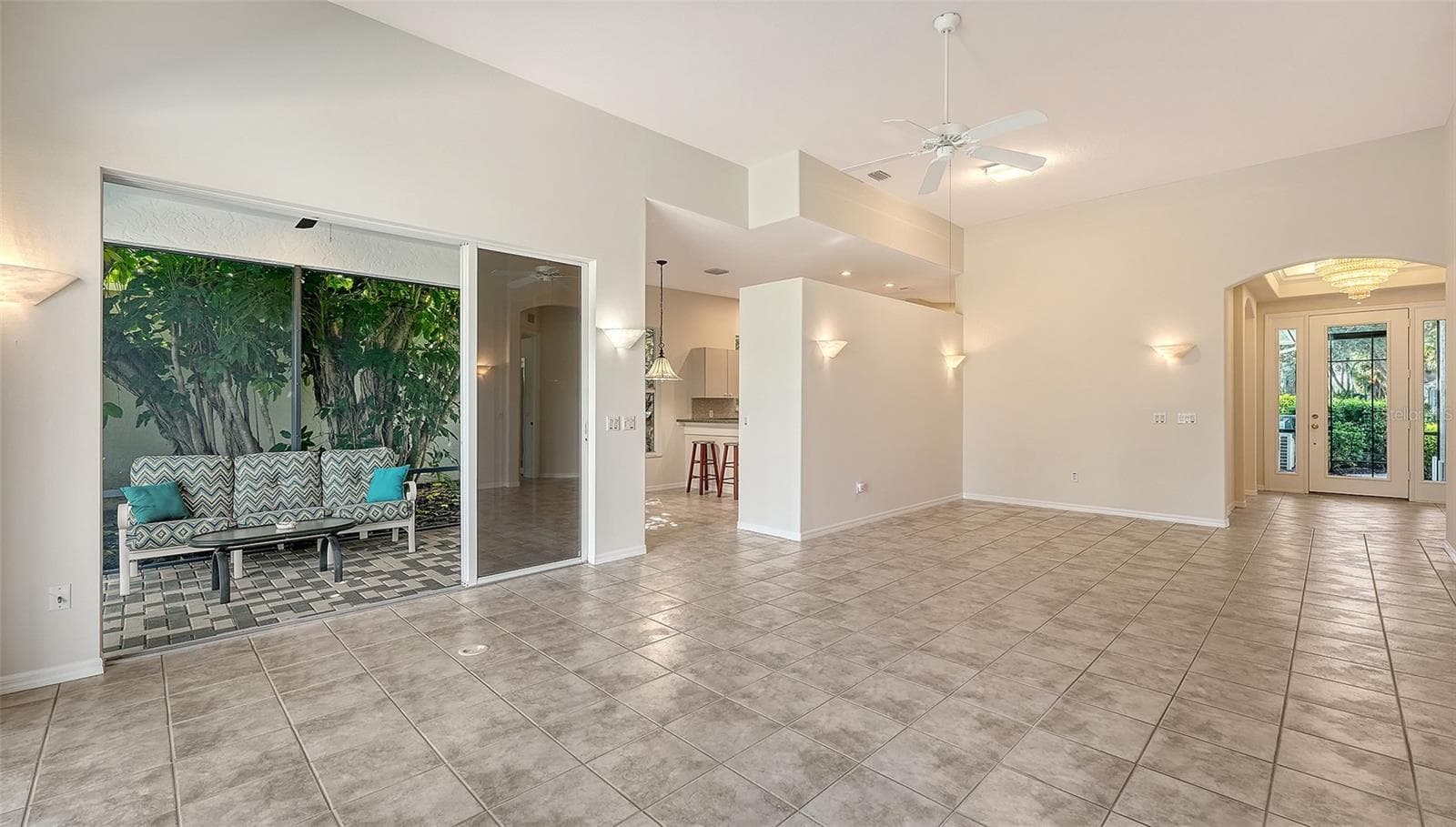 Open floor plan with sliding glass door to covered portion of the lanai - 342 MELROSE CT, VENICE
