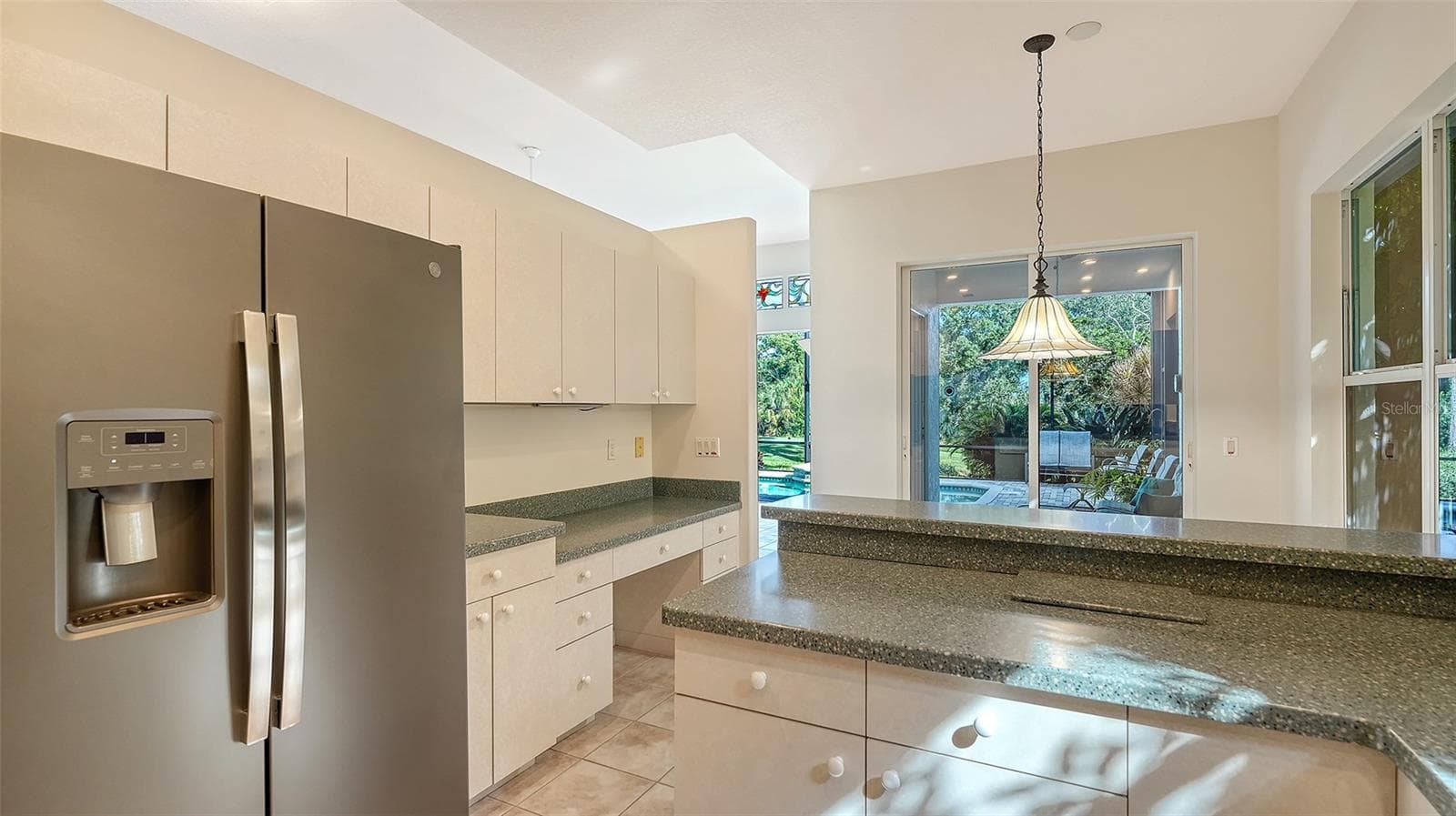 Kitchen with view outdoors - 342 MELROSE CT, VENICE