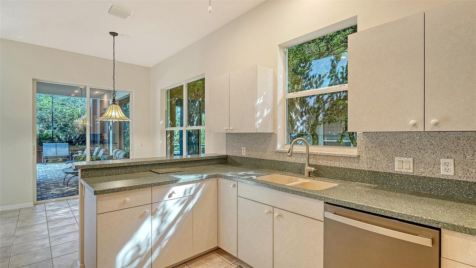 Single Family Residence at 342 MELROSE CT, VENICE, photo 19 of 73