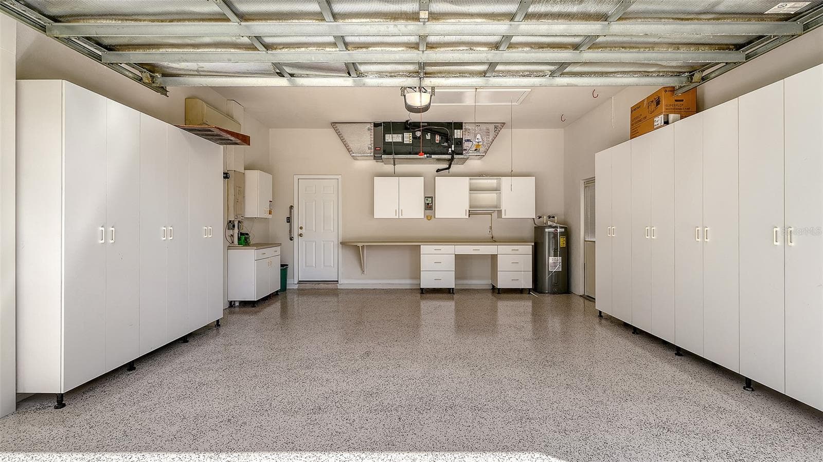 Epoxy floor in garage - 342 MELROSE CT, VENICE