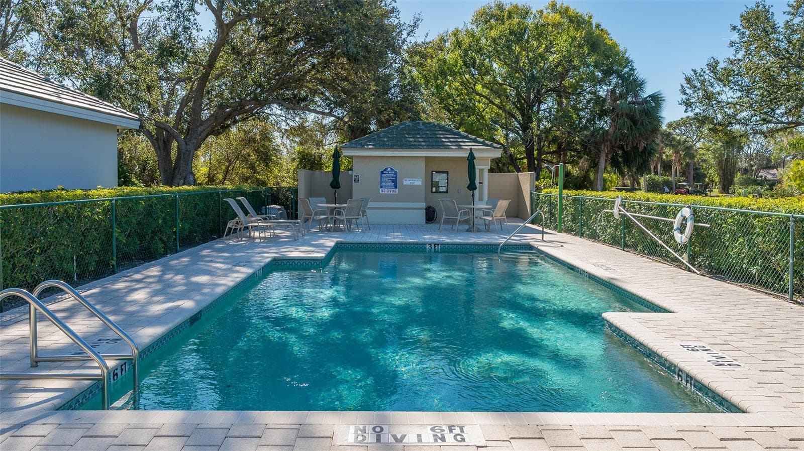 Neighborhood Pool - 342 MELROSE CT, VENICE