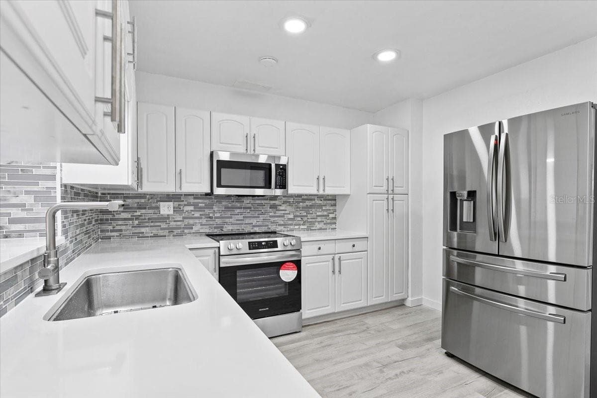 Single Family Residence at 6243 CARLTON AVE, SARASOTA, photo 10 of 34