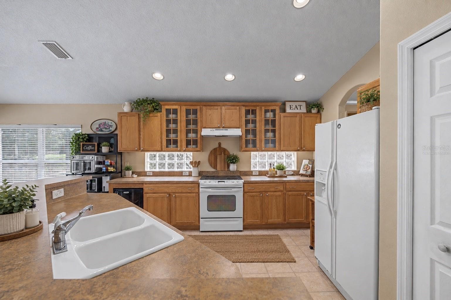 virtually staged - 4756 WHISPERING WIND AVE, TAMPA