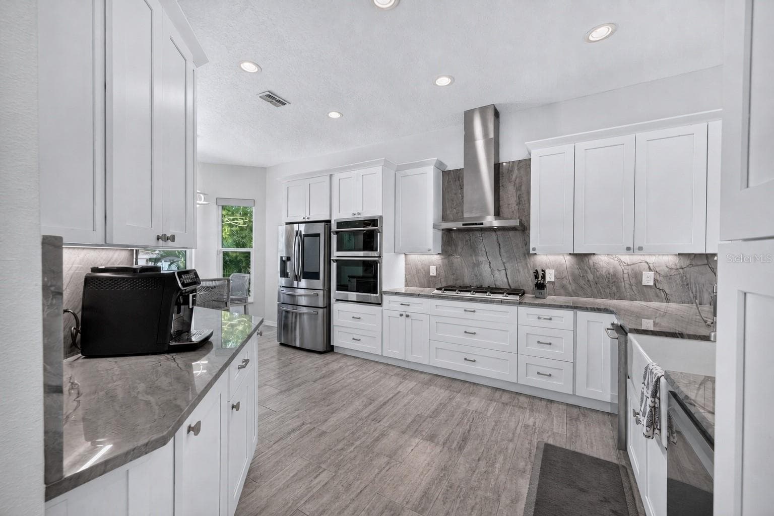 Single Family Residence at 141 BAYSIDE DR, CLEARWATER, photo 12 of 78