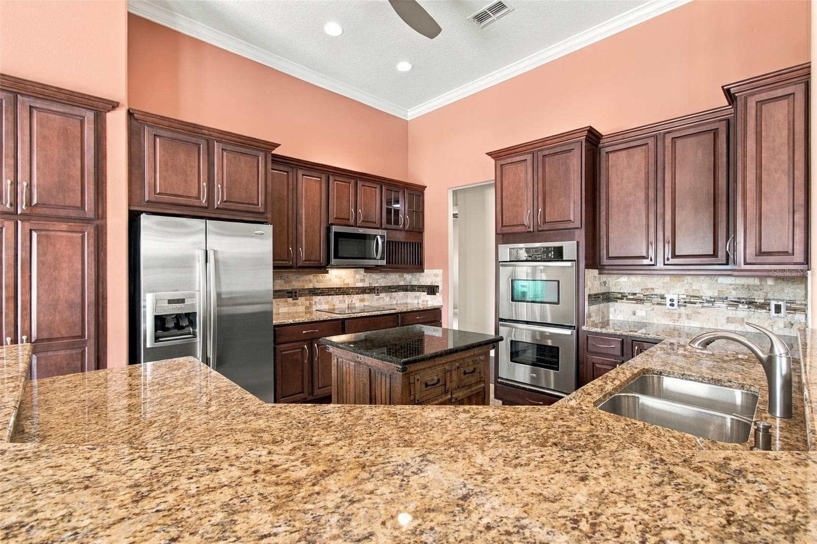 Plenty of cabinet space - 148 RANCHO MIRAGE DR, POINCIANA