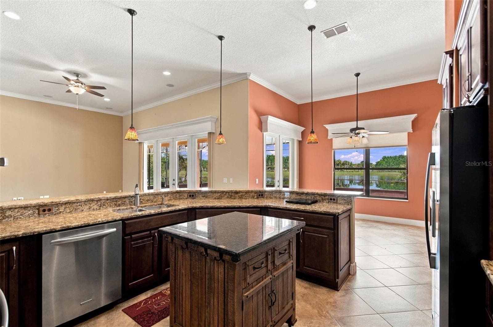 Extra kitchen island - 148 RANCHO MIRAGE DR, POINCIANA