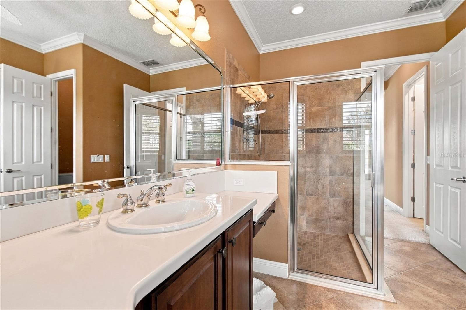 Large walk-in shower - 148 RANCHO MIRAGE DR, POINCIANA