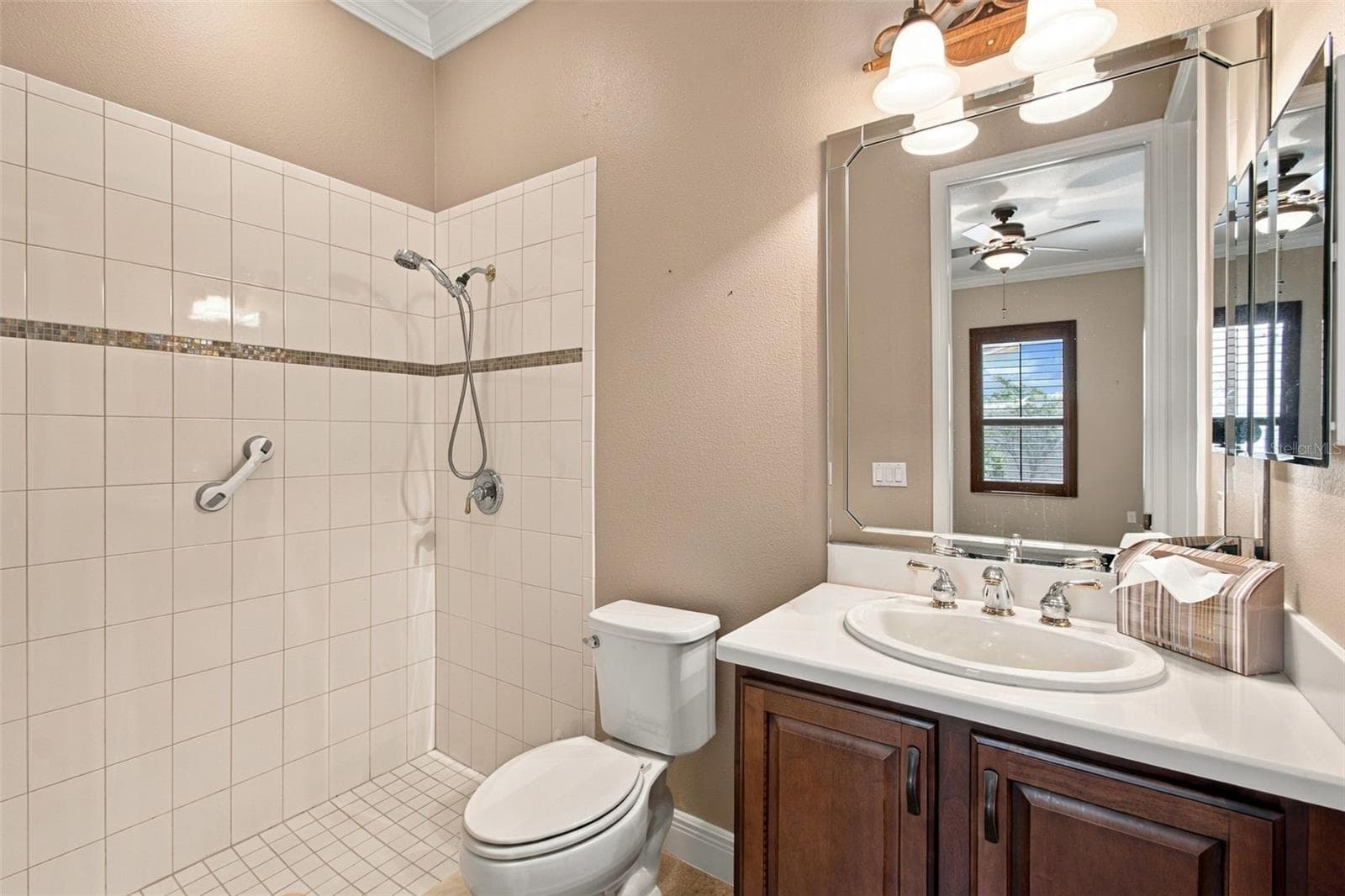Guest bedroom #1 en-suite bathroom - 148 RANCHO MIRAGE DR, POINCIANA