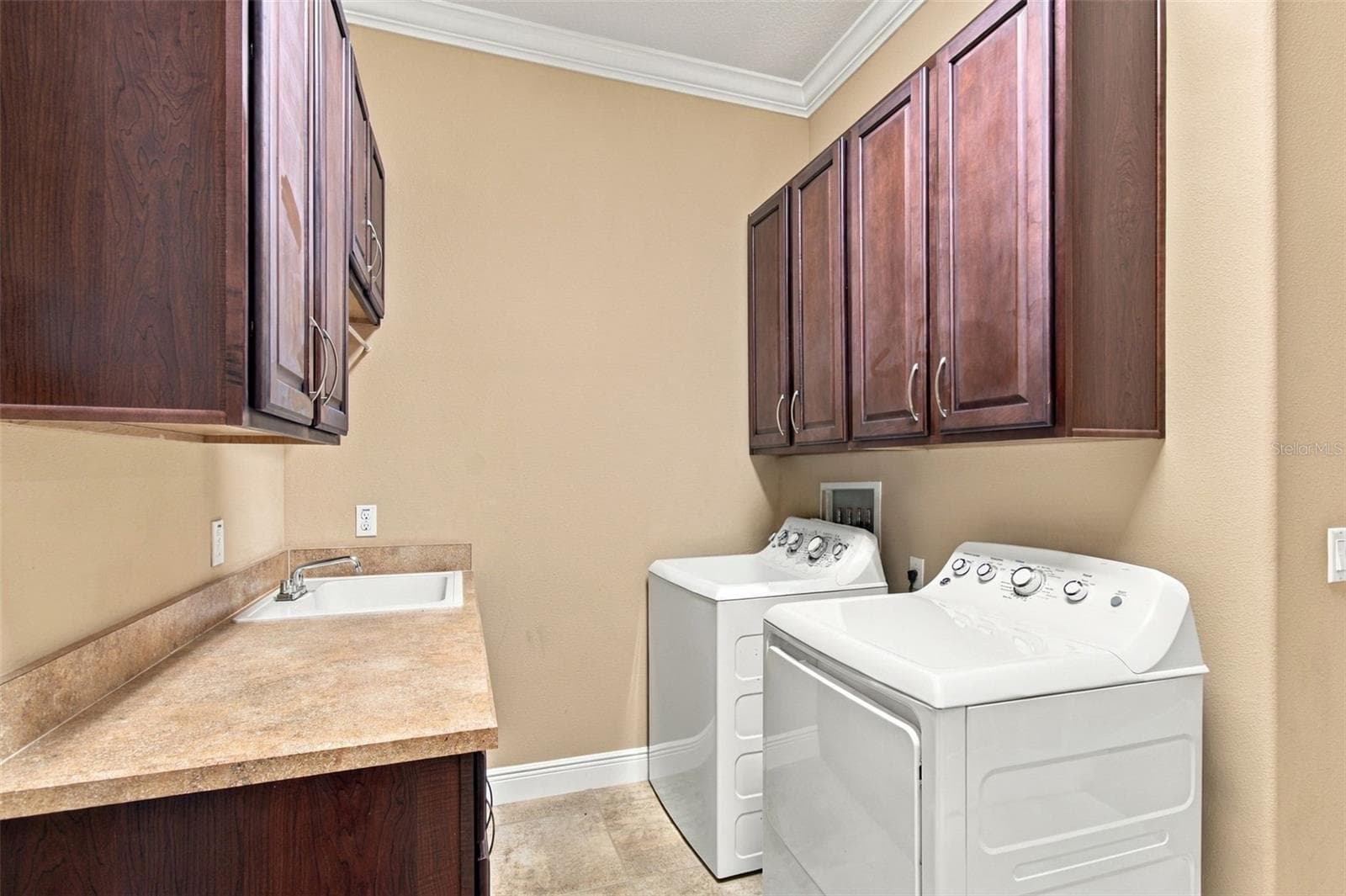 Custom Laundry room with cabinets and sink - 148 RANCHO MIRAGE DR, POINCIANA