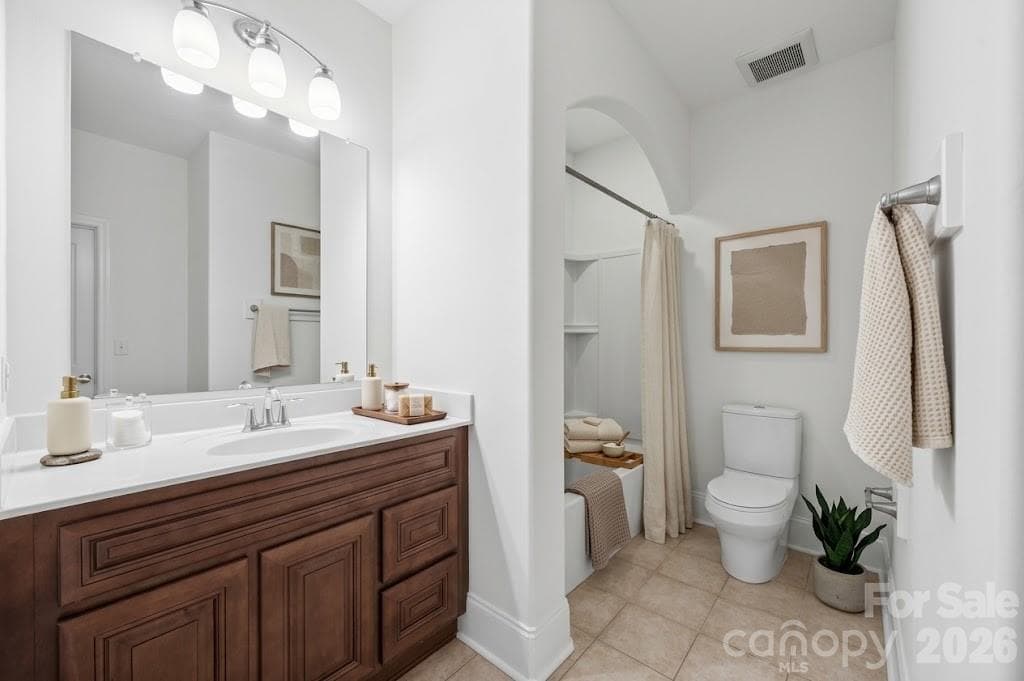 Hall bath also access to 2nd bedroom. - 6605 Central Pacific Avenue, Charlotte