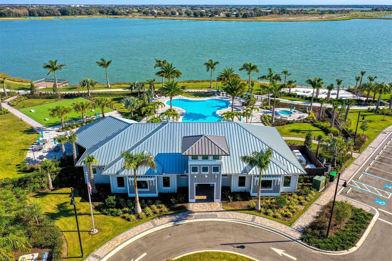 Single Family Residence at 7997 GRANDE SHORES DR, LAKEWOOD RANCH, photo 80 of 89