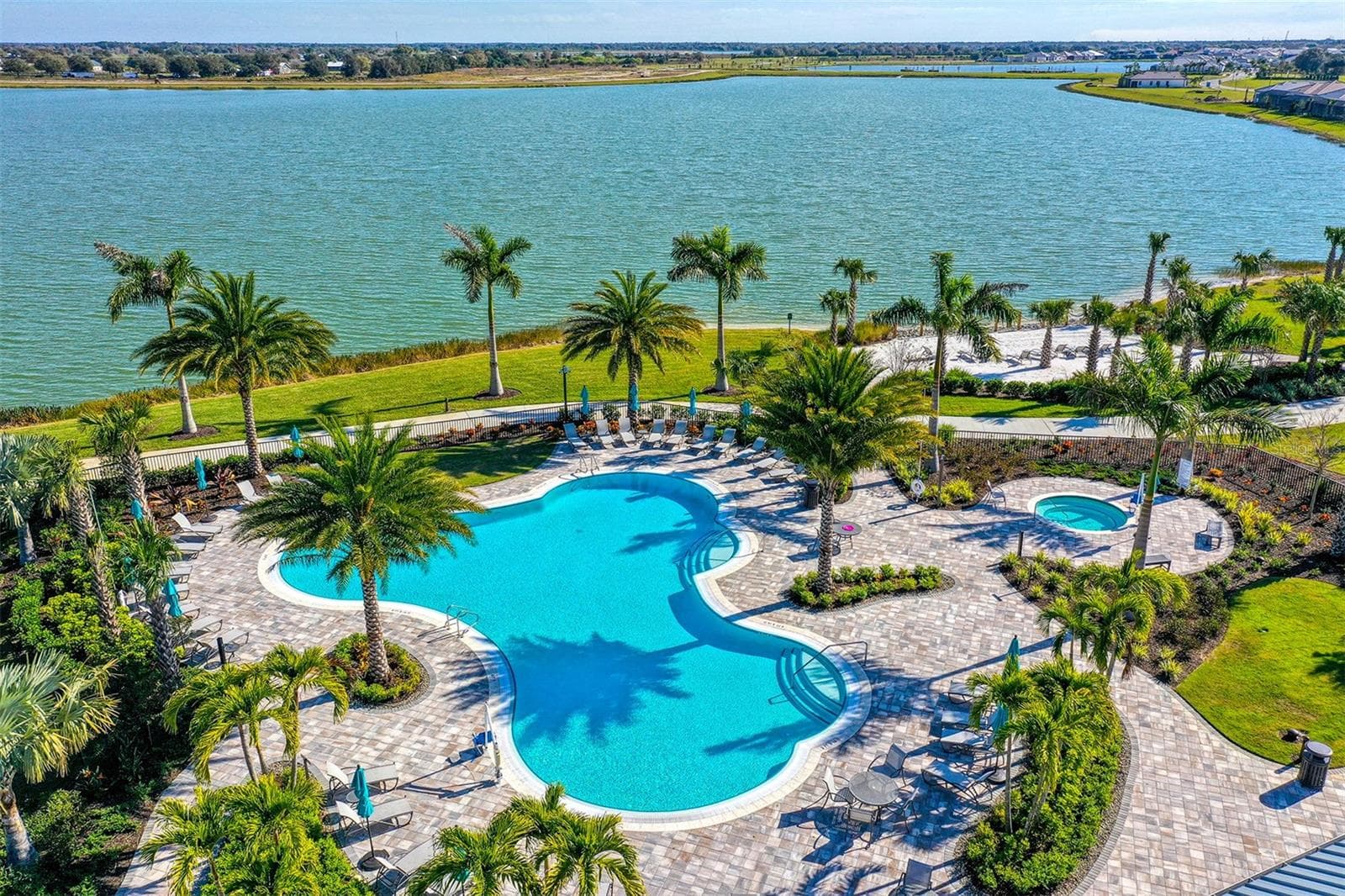 Single Family Residence at 7997 GRANDE SHORES DR, LAKEWOOD RANCH, photo 81 of 89