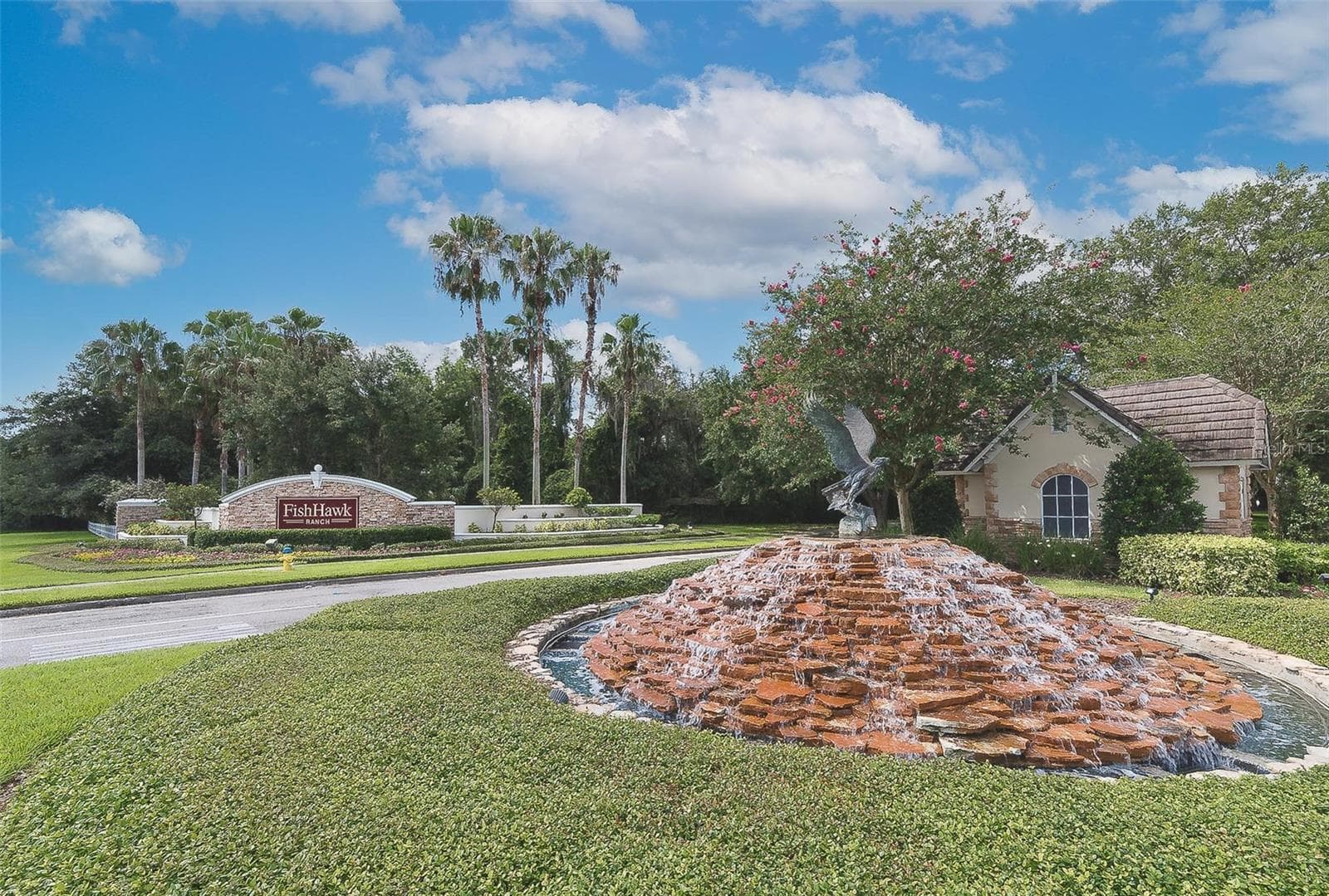 Single Family Residence at 5847 HERONRISE CRESCENT DR, LITHIA, photo 2 of 31