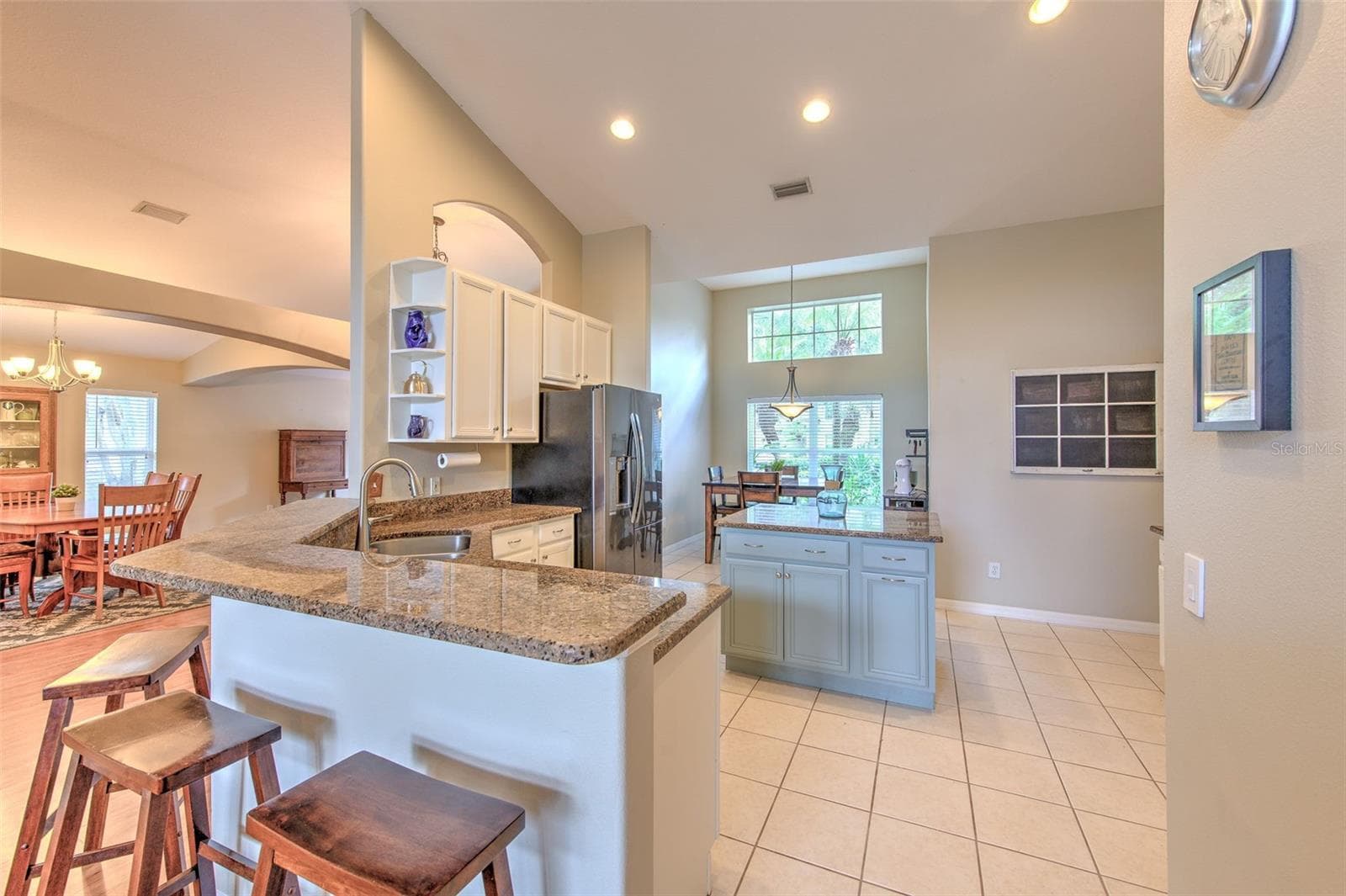 Single Family Residence at 5847 HERONRISE CRESCENT DR, LITHIA, photo 7 of 31