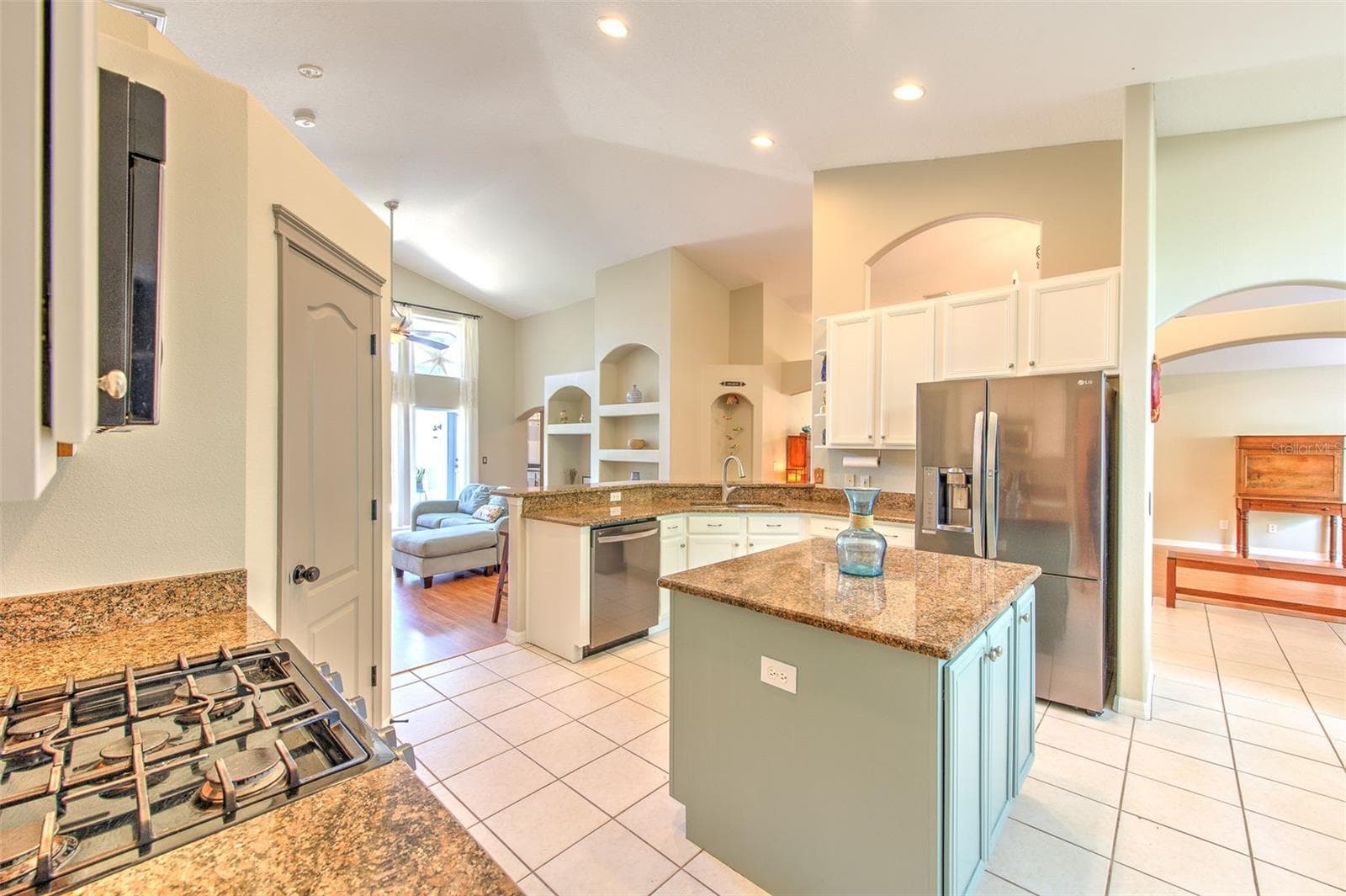 Single Family Residence at 5847 HERONRISE CRESCENT DR, LITHIA, photo 9 of 31