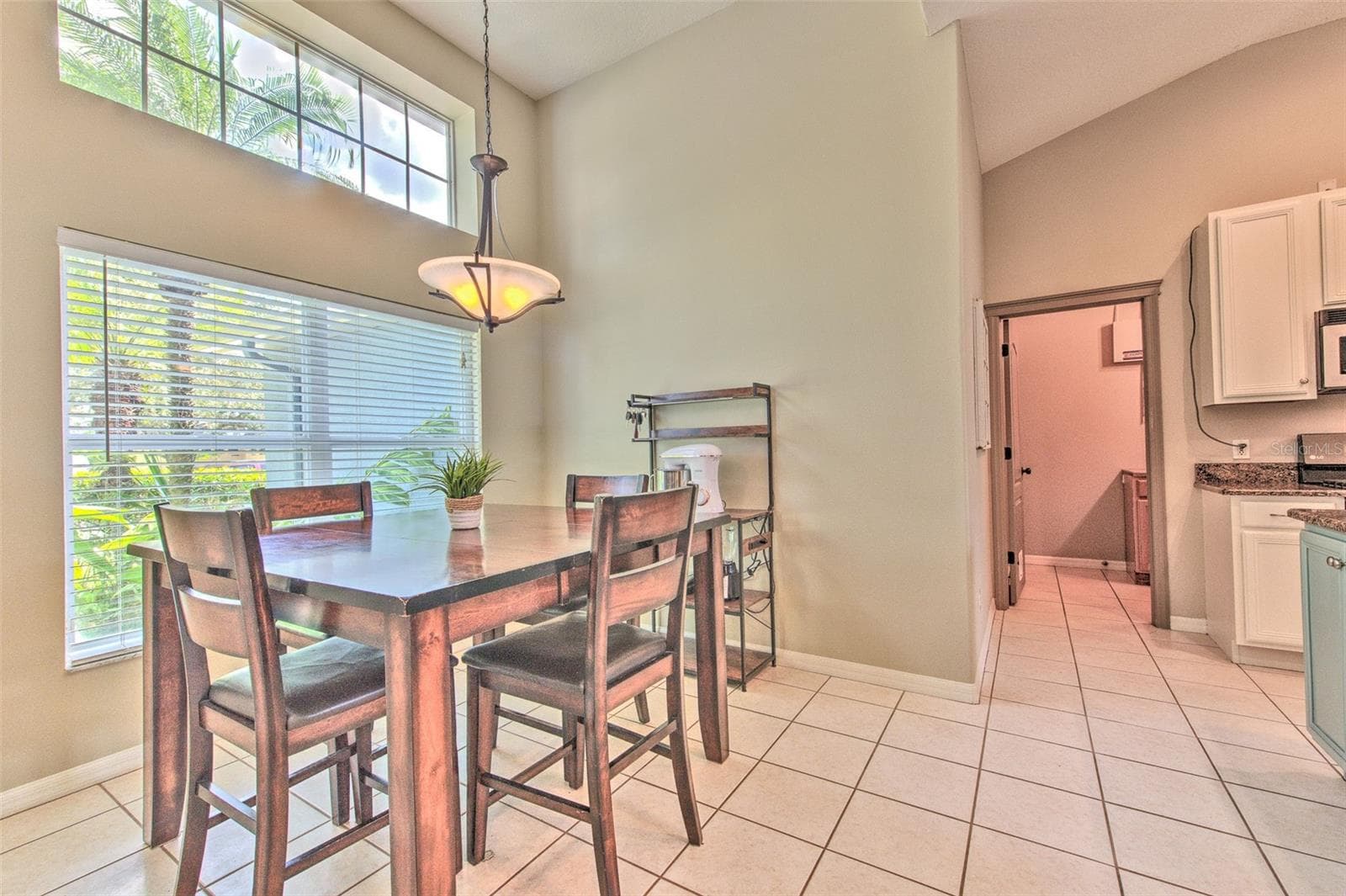Single Family Residence at 5847 HERONRISE CRESCENT DR, LITHIA, photo 10 of 31