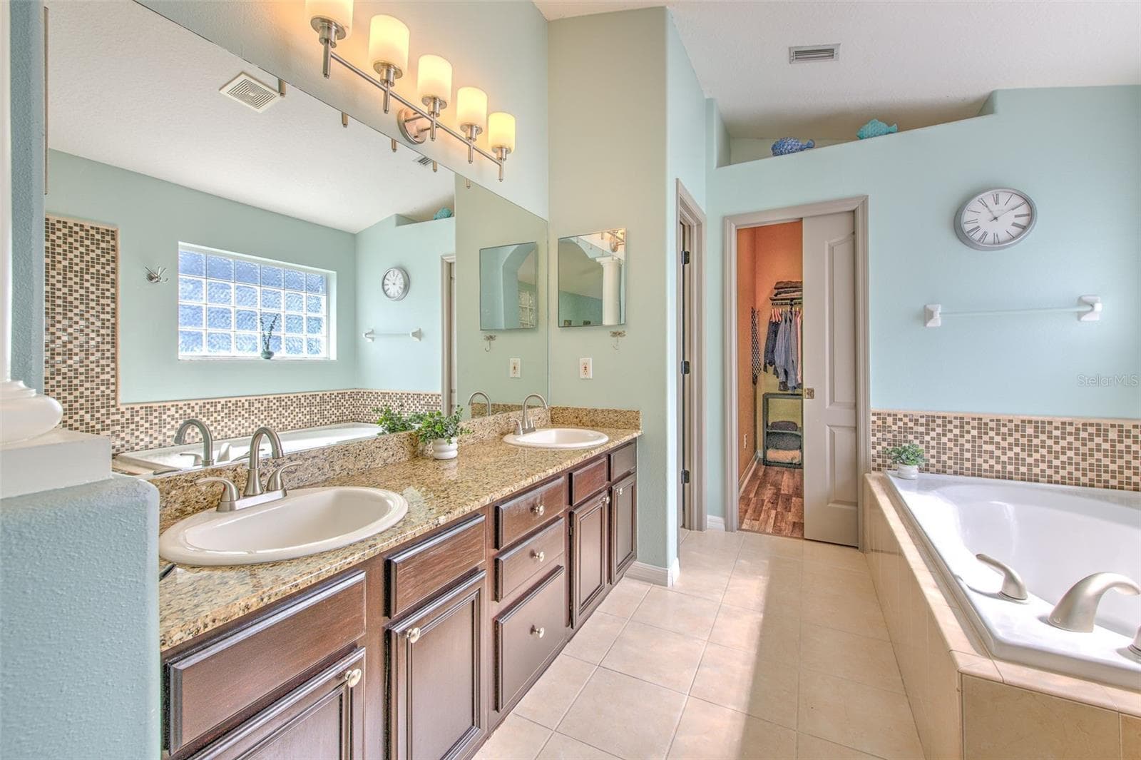 Primary Ensuite Bathroom - 5847 HERONRISE CRESCENT DR, LITHIA