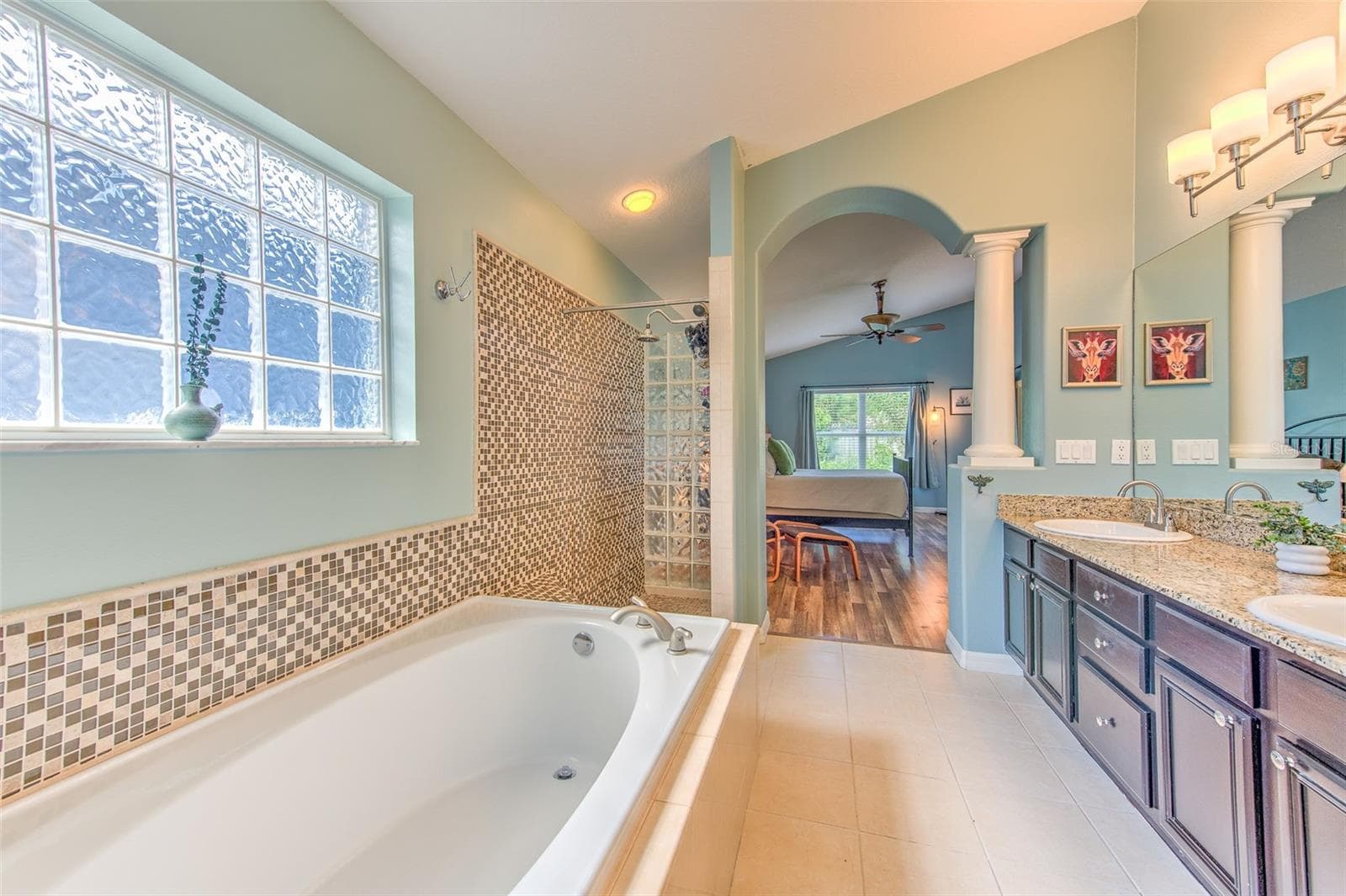 Primary Ensuite Bathroom - 5847 HERONRISE CRESCENT DR, LITHIA