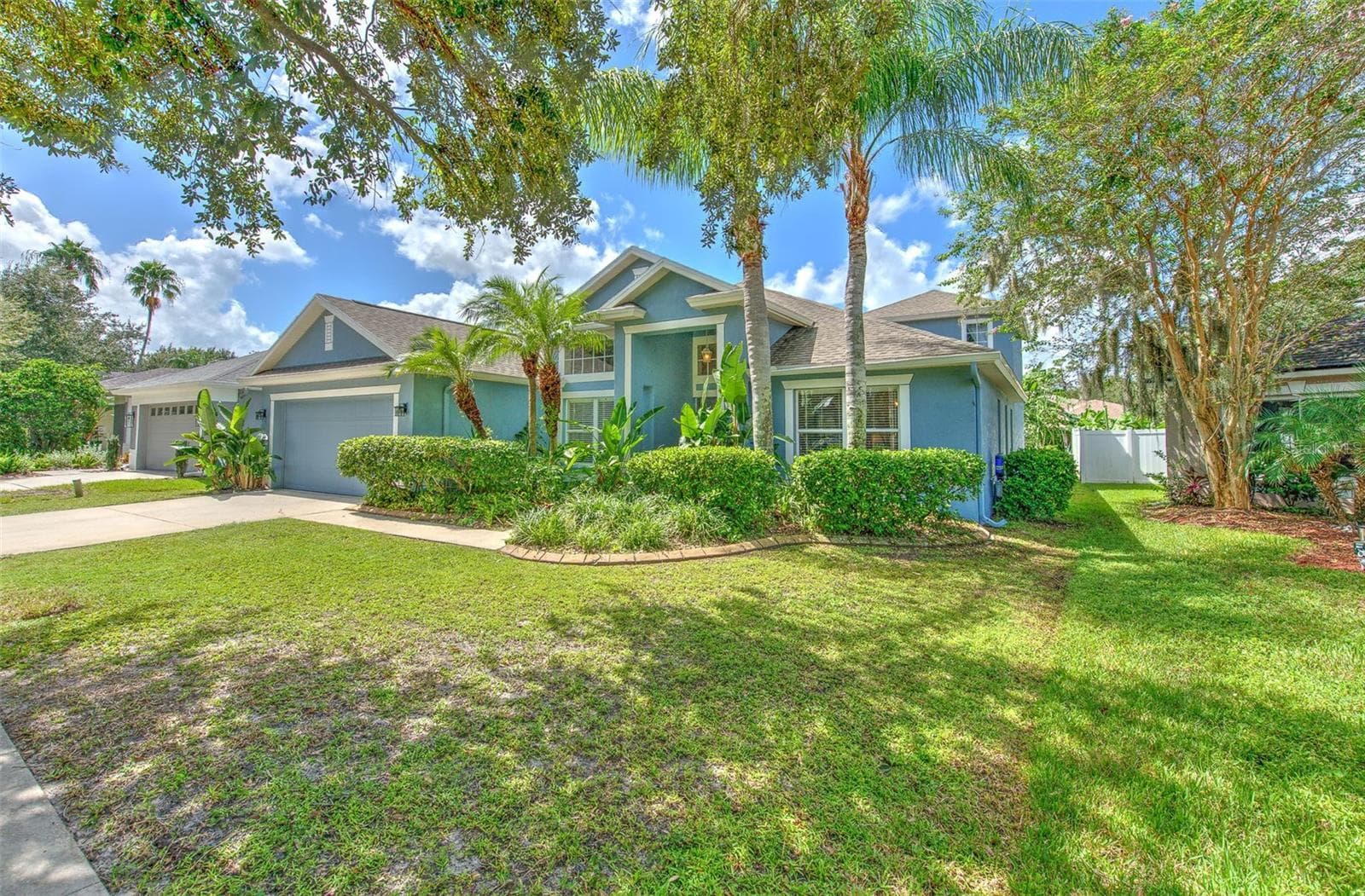 Single Family Residence at 5847 HERONRISE CRESCENT DR, LITHIA, photo 3 of 31