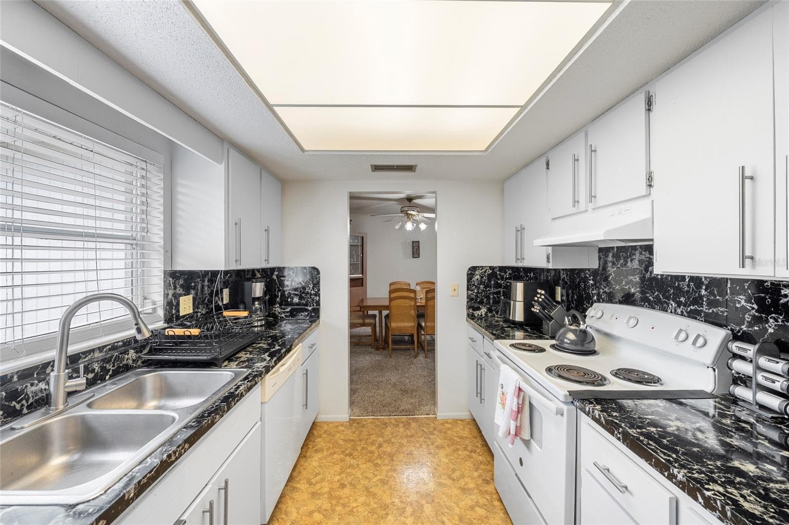 Kitchen - 4594 PARNELL DR, SARASOTA