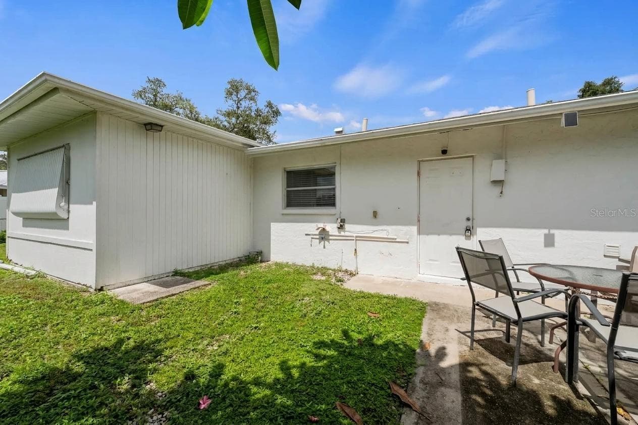 Side Exterior - 4594 PARNELL DR, SARASOTA