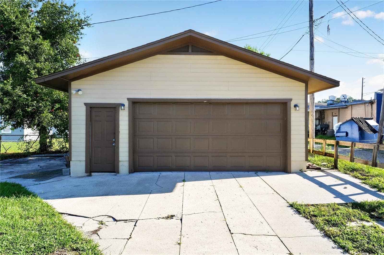 Garage - 116 W ARBORVITAE LN, POLK CITY