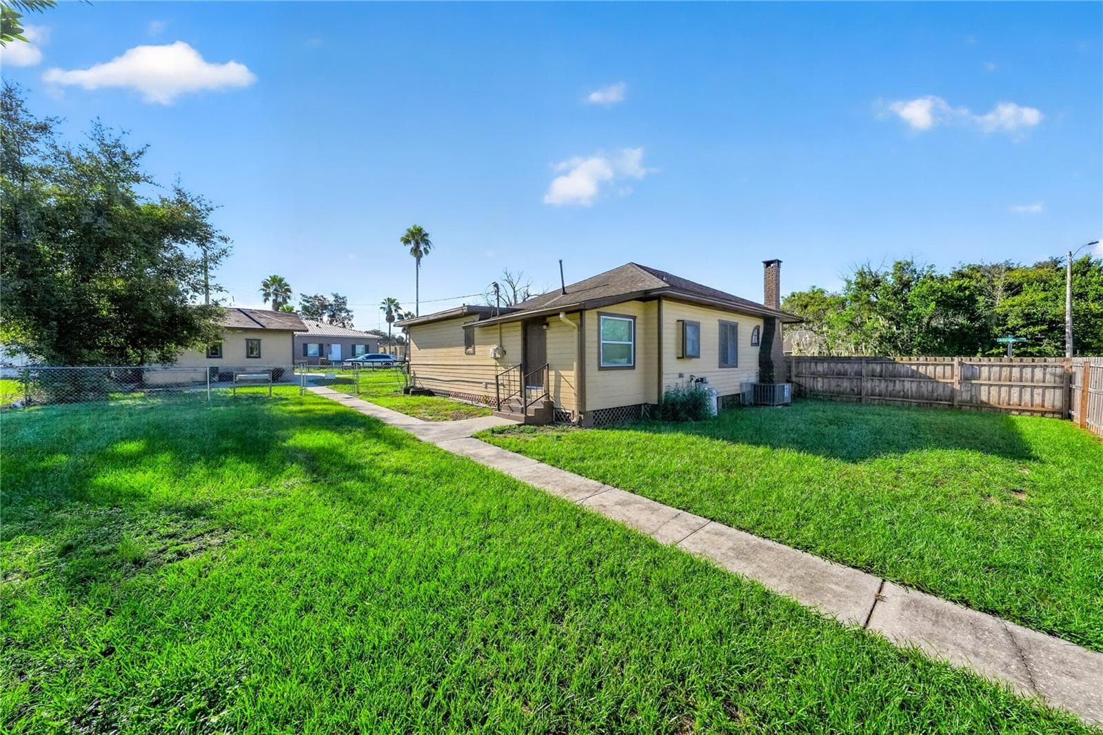 Side Yard - 116 W ARBORVITAE LN, POLK CITY
