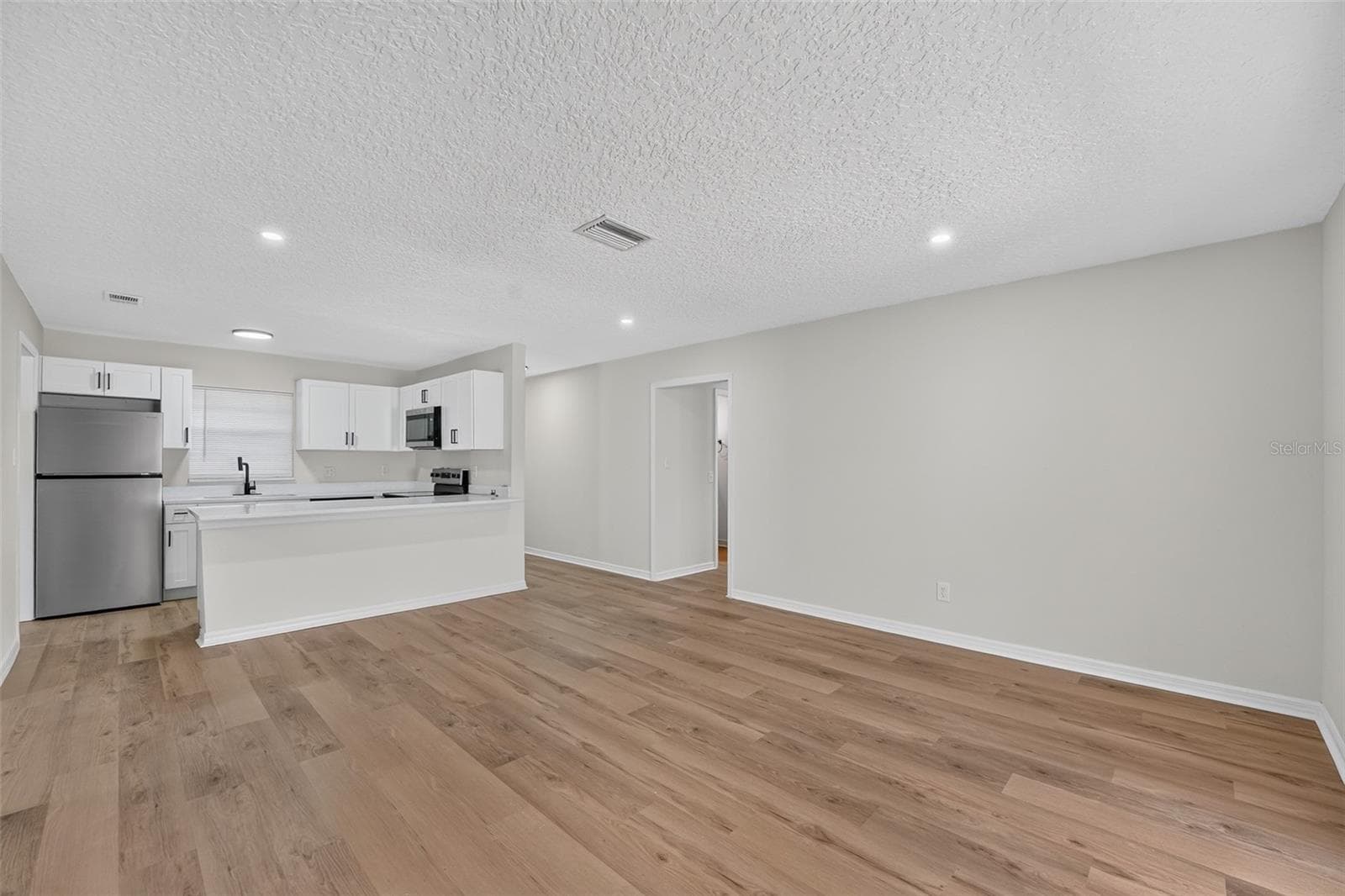 Single Family Residence at 10810 GENEVIEVE ST, ORLANDO, photo 7 of 31