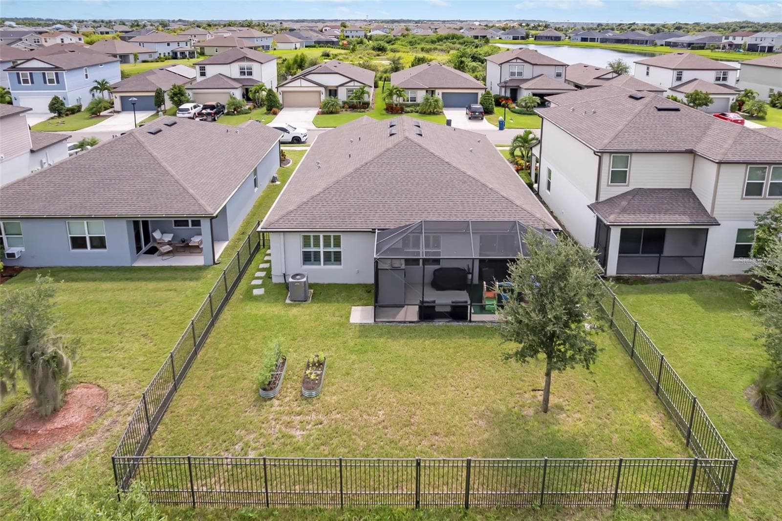 Fence yard - 8522 ABALONE LOOP, PARRISH