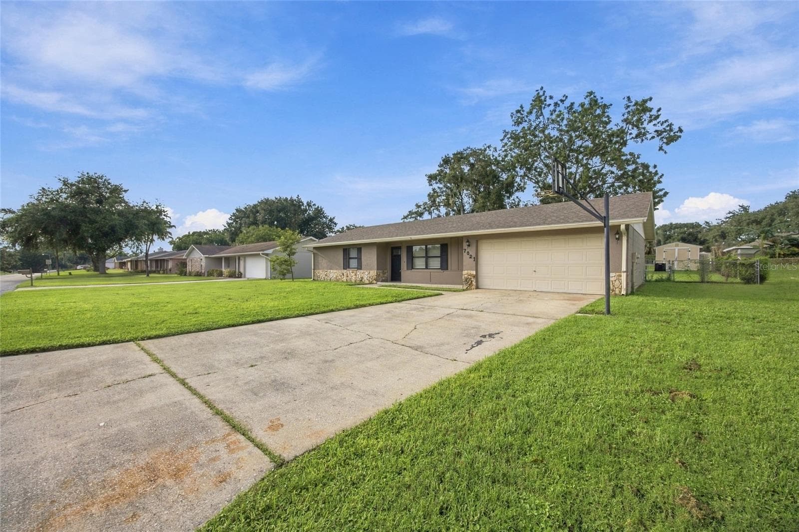 Single Family Residence at 7021 SHEFFIELD DR, LAKELAND, photo 2 of 57