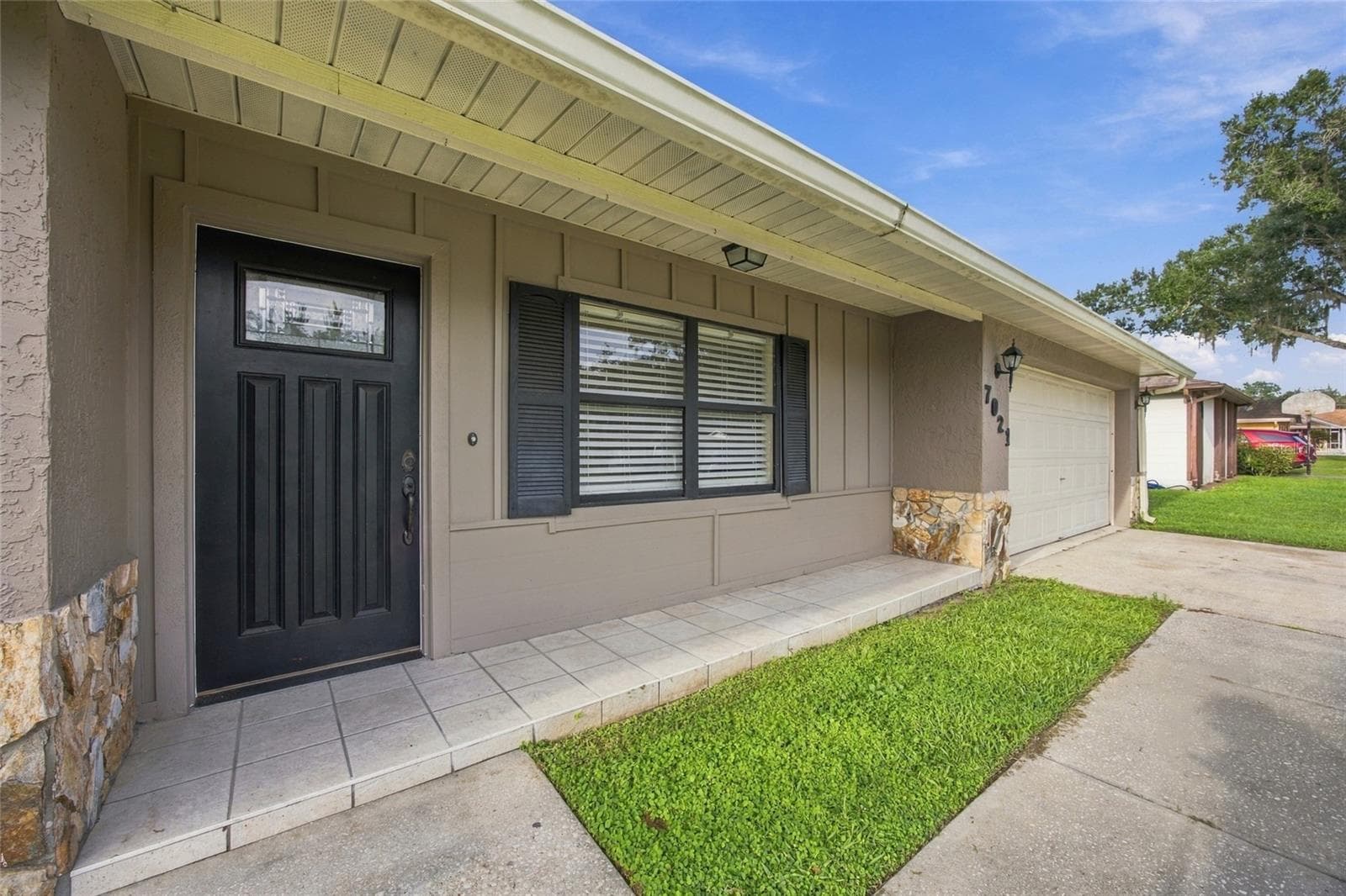 Single Family Residence at 7021 SHEFFIELD DR, LAKELAND, photo 4 of 57