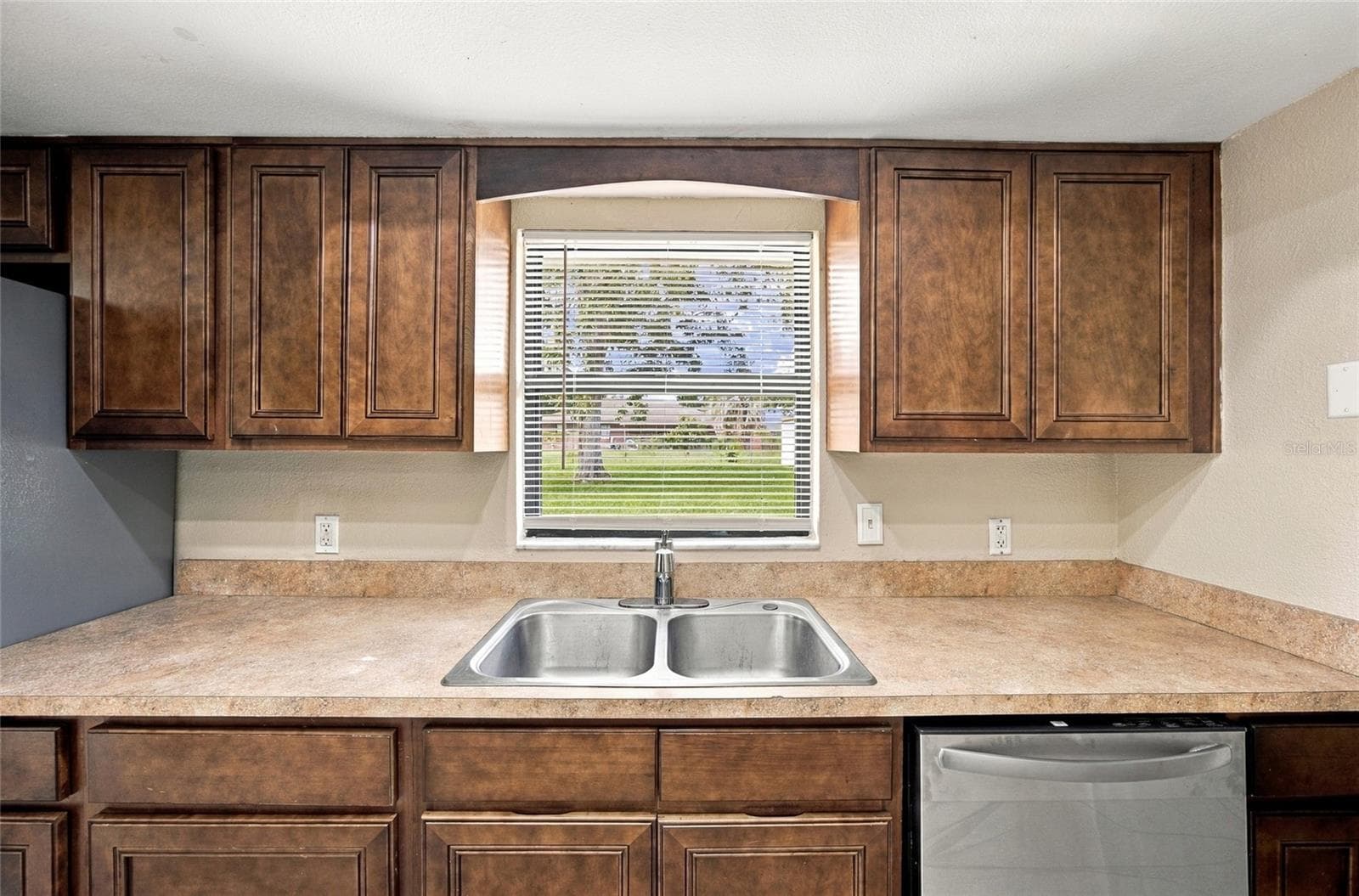 Kitchen area - 7021 SHEFFIELD DR, LAKELAND