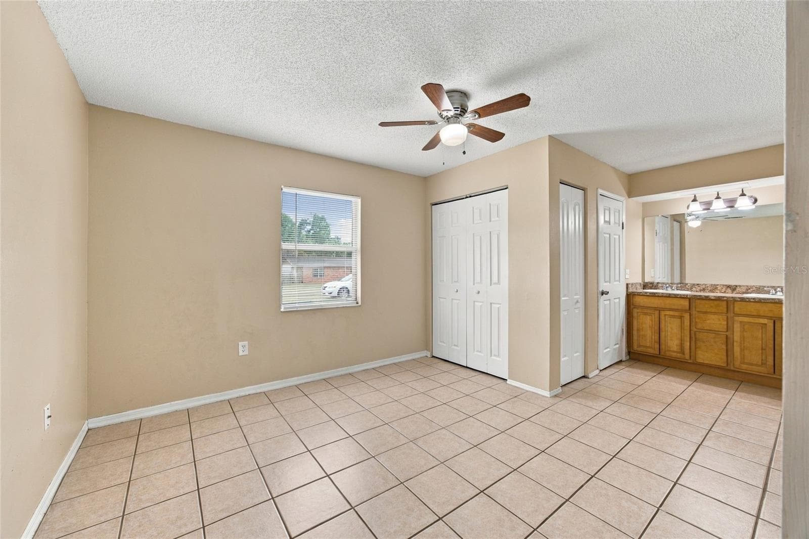 Master bedroom - 7021 SHEFFIELD DR, LAKELAND