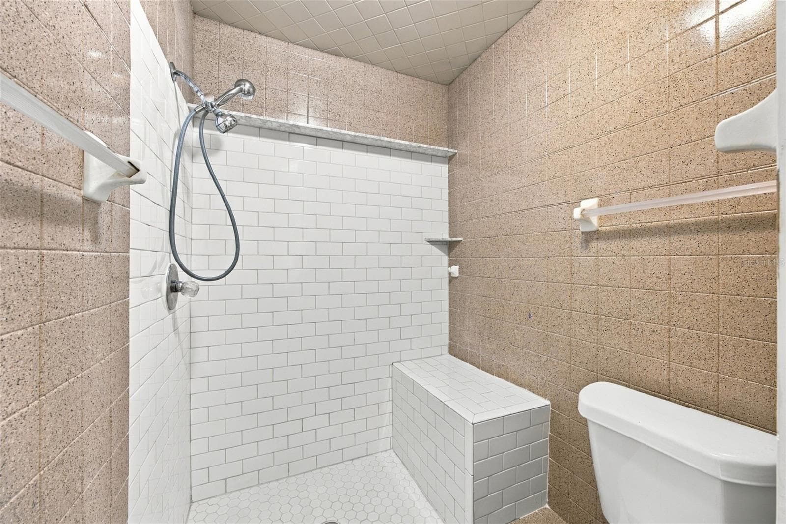 Master shower - 7021 SHEFFIELD DR, LAKELAND