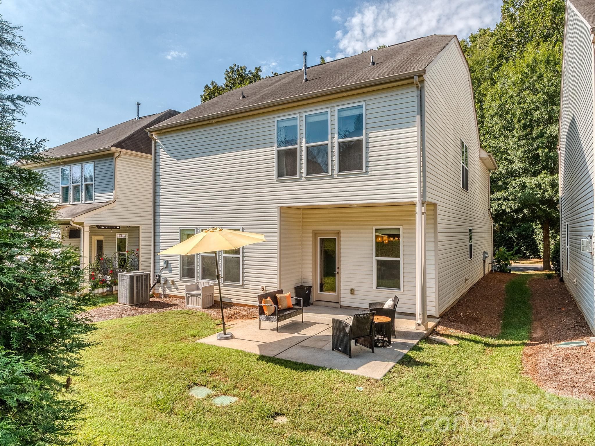 Backyard with private patio - 3831 Park South Station Boulevard, Charlotte