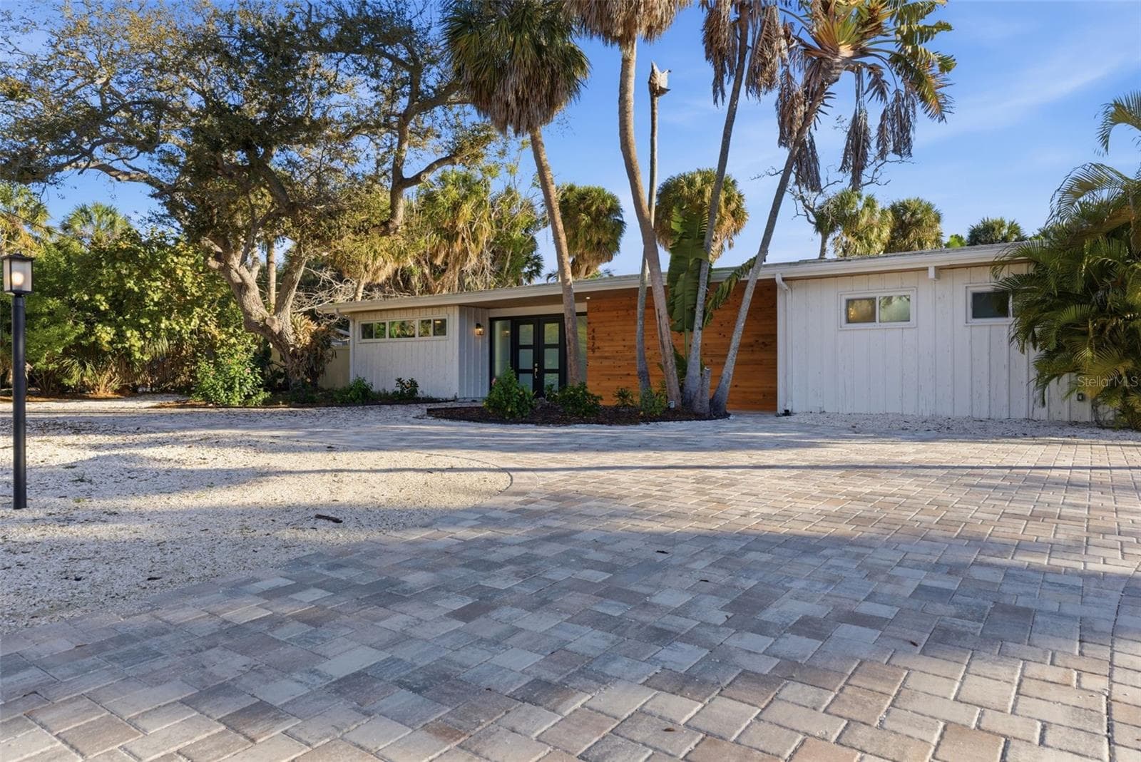 Single Family Residence at 4879 COMMONWEALTH DR, SARASOTA, photo 2 of 39