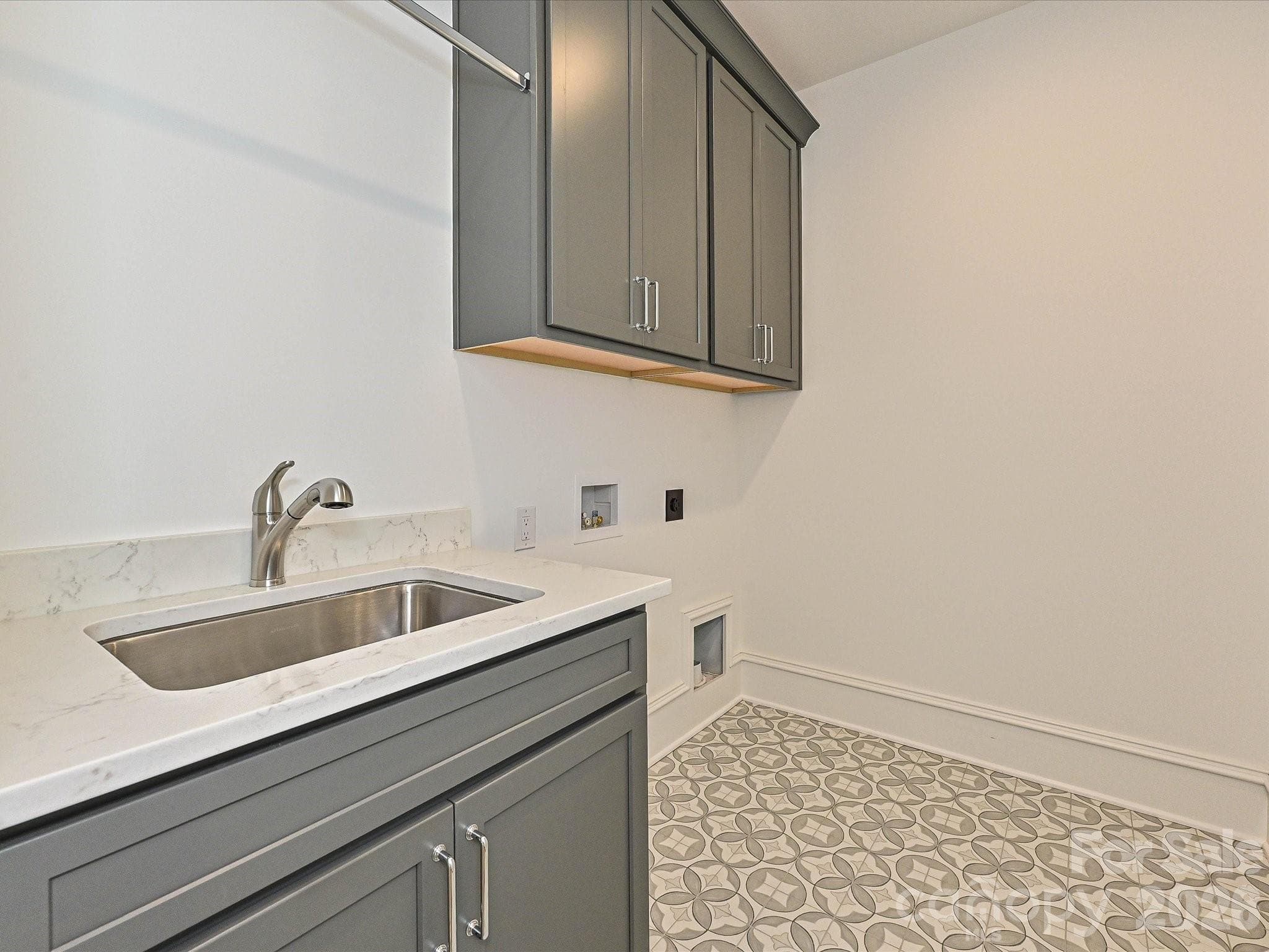 Large Laundry Room - 2205 Shenandoah Avenue, Charlotte